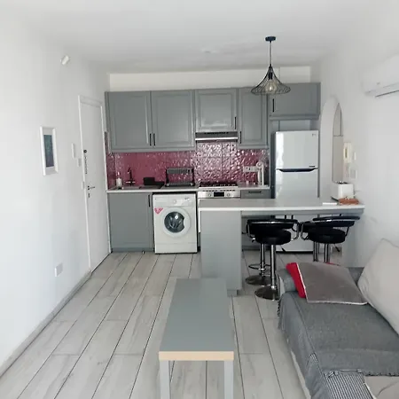 Smart 2 Bedroom Flat לרנקה